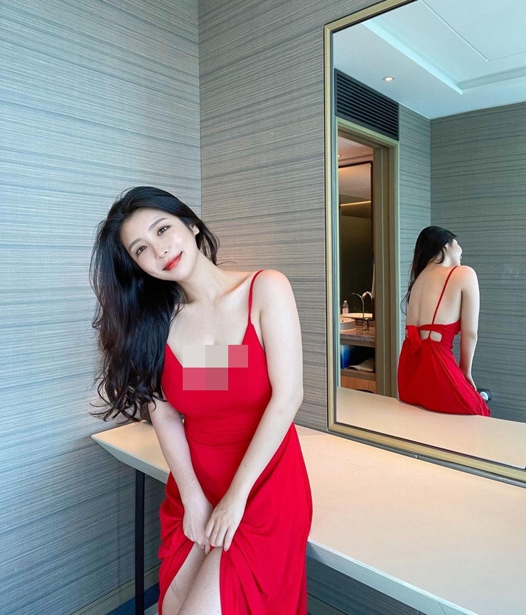 Vì hình ảnh đẹp trước đó nên người ta vẫn luôn nhắc đến cô với biệt danh "cô giáo".