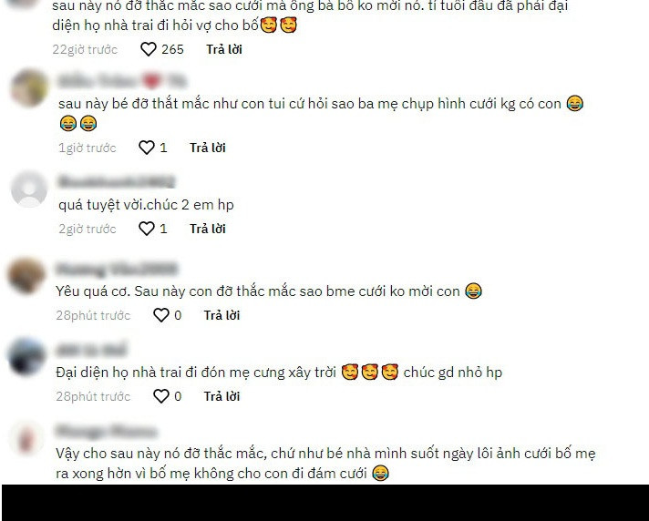 Dưới đoạn clip cư dân mạng để lại nhiều bình luận khen ngợi em bé dễ thương, ngoan ngoãn để ủng hộ hết mình trong lễ cưới của bố mẹ.