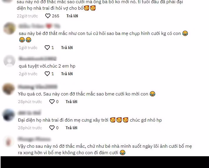 Dưới đoạn clip cư dân mạng để lại nhiều bình luận khen ngợi em bé dễ thương, ngoan ngoãn để ủng hộ hết mình trong lễ cưới của bố mẹ.