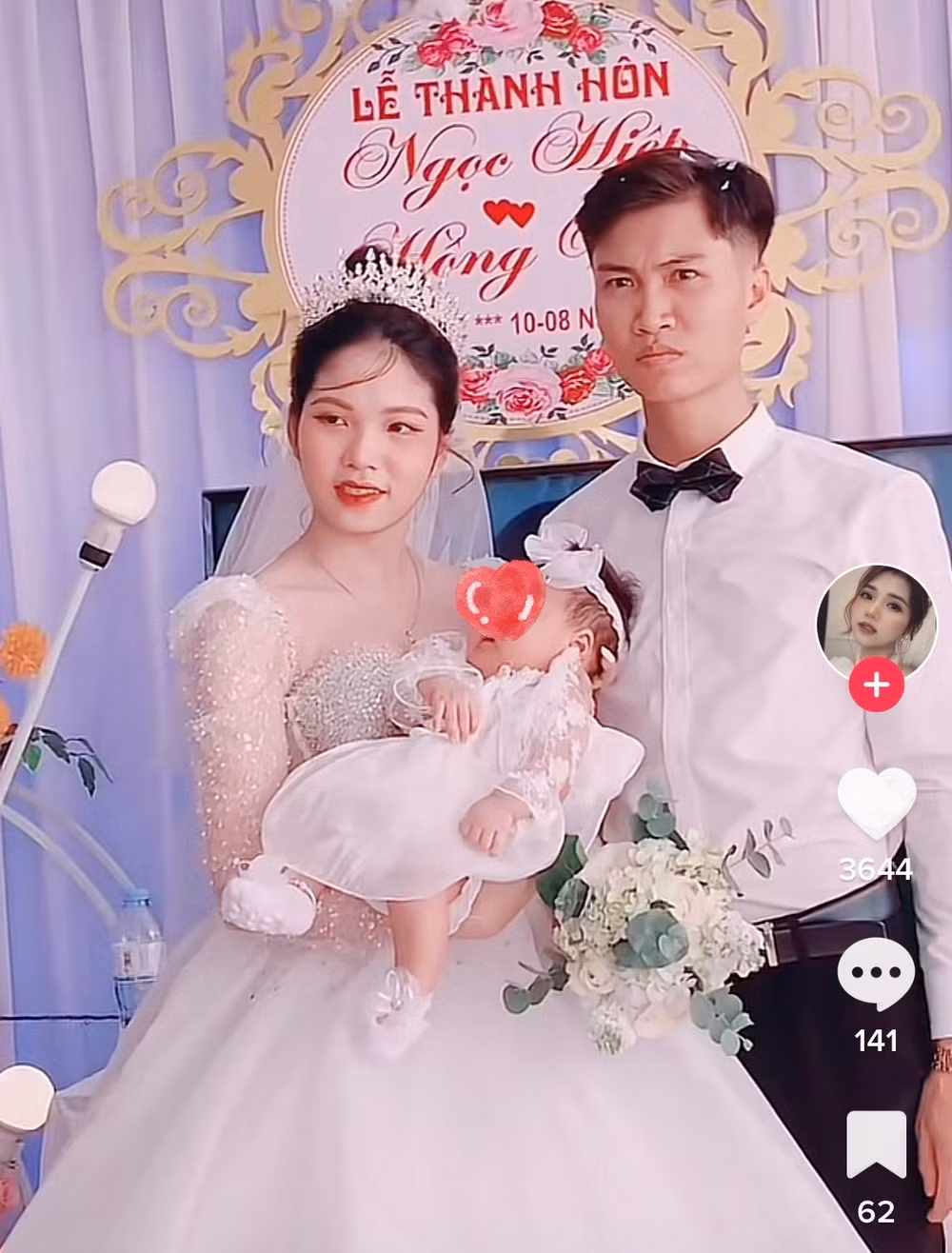 Được biết, cô dâu và chú rể đã đón thiên thần nhỏ đầu lòng trước khi tổ chức lễ cưới. Chính vì vậy nên trong ngày trọng đại mới xuất hiện vị khách đặc biệt này.