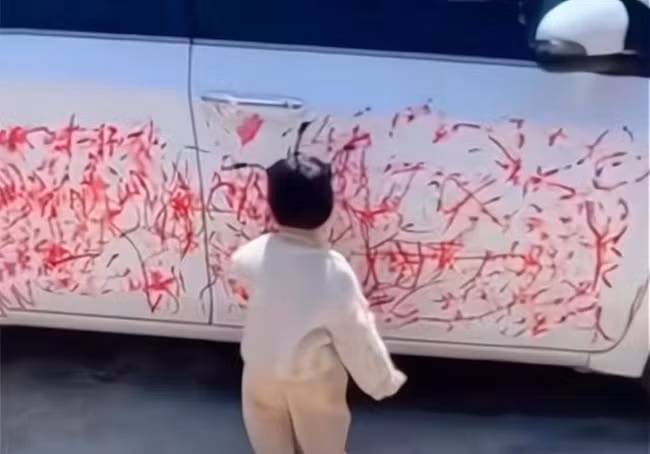 Sau khi những bức ảnh trên được chia sẻ với tốc độ chóng mặt trên các mạng xã hội, ngay lập tức đã có rất nhiều người để lại những lời khen có cánh dành cho các bé vì khá thông minh và dễ thương.