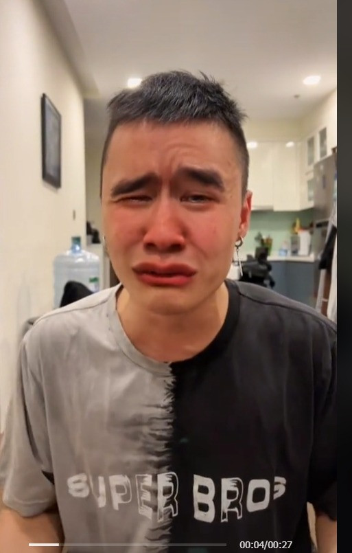 Chỉ trong vòng 1 giờ đồng hồ, đoạn clip xin lỗi của Hoàng Minh nhanh chóng thu hút gần 50.000 lượt xem, hàng chục nghìn lượt bày tỏ cảm xúc và bình luận từ cộng đồng mạng. Ảnh: Cắt ra từ clip