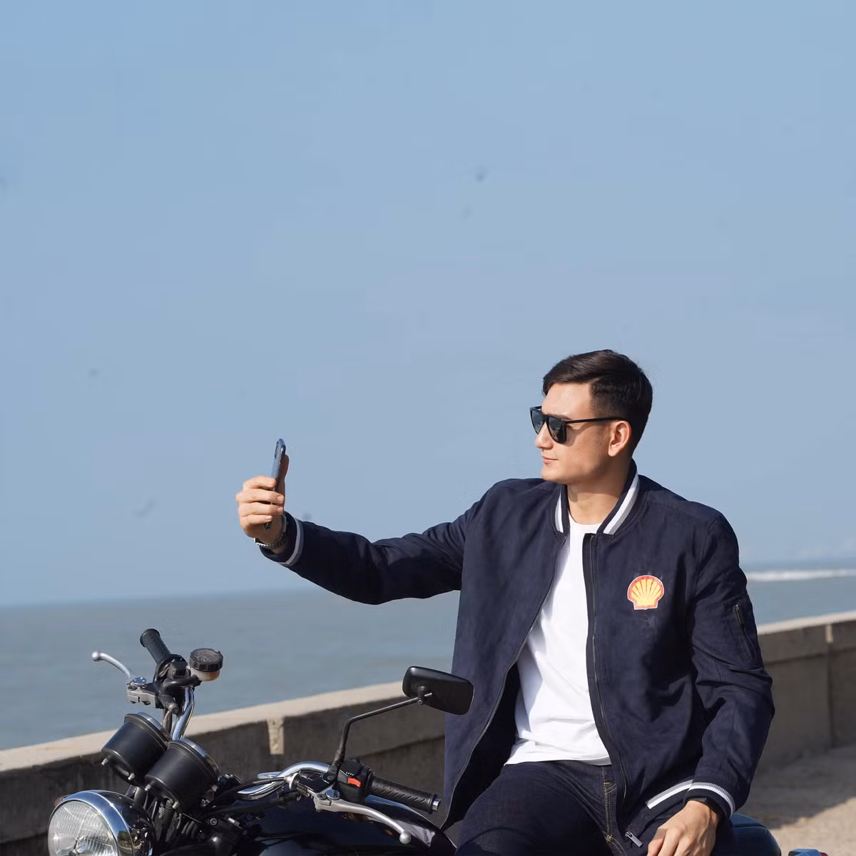 Sau khi chấm dứt hợp đồng với đội bóng xứ hoa anh đào, Văn Lâm về nước chơi trong màu áo CLB Bình Định. Bản hợp đồng kéo dài trong 3 năm.