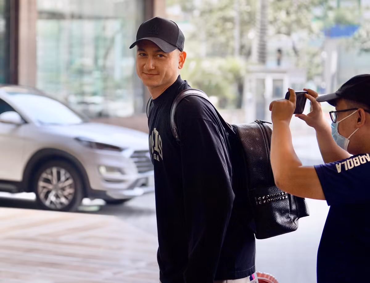 Khoe anh bo me, Dang Van Lam khien netizen ngo ngang ngoai hinh