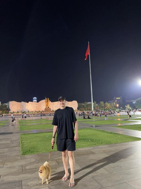 Đây cũng là thời điểm Lâm Tây về Việt Nam, đầu quân cho CLB trong nước. Nam thủ thành cũng vì thế mà có nhiều thời gian bên bố mẹ và em gái.