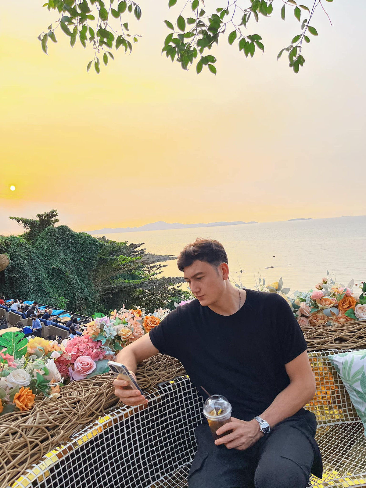 Đặng Văn Lâm từng khoác áo đội tuyển Việt Nam trong nhiều mùa giải quan trọng, và để lại được ấn tượng tốt với người hâm mộ. Ảnh: FBNV