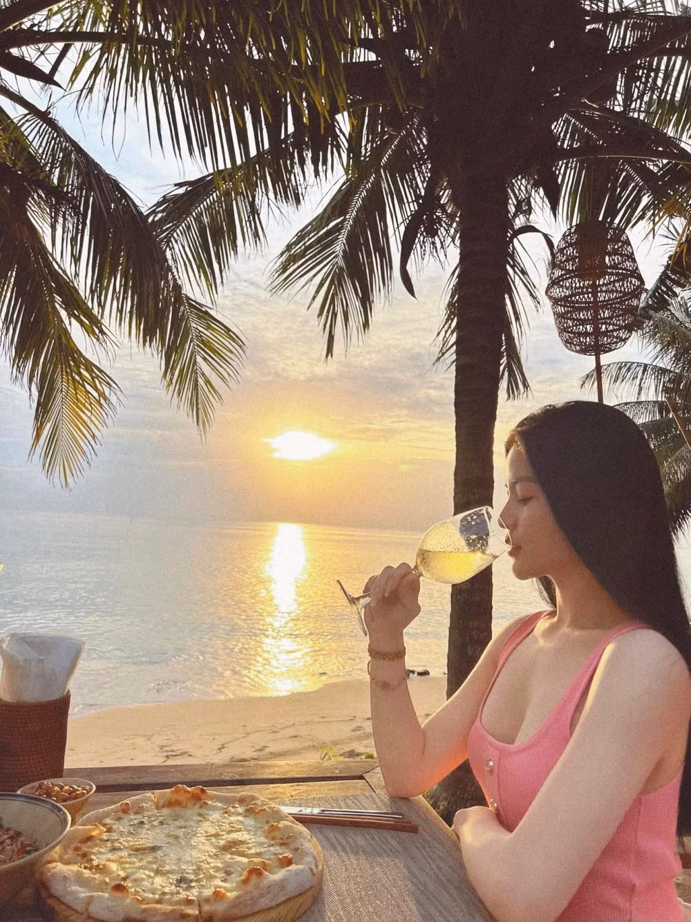 Cô nàng ngoài gương mặt xinh đẹp còn có body hút mắt.