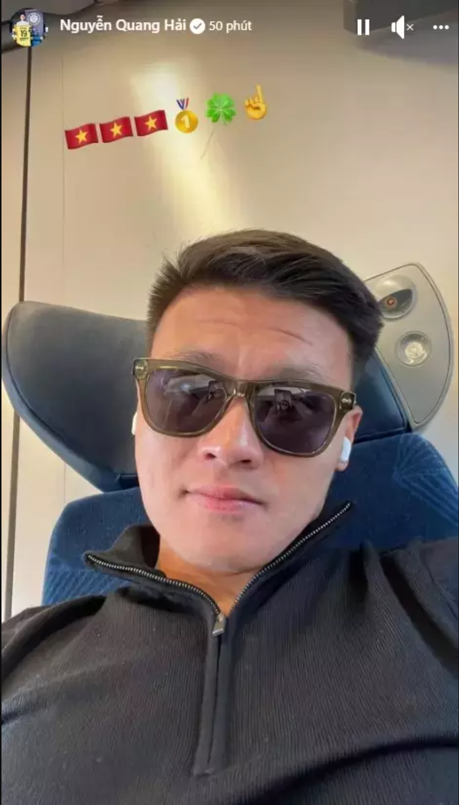 Được biết Quang Hải chưa được HLV Park Hang Seo cho ra sân thi đấu trận Singapore bởi nam cầu thủ vẫn chưa cân bằng nhịp sinh học từ chênh lệch múi giờ mặc dù anh đã có mặt tại Việt Nam.