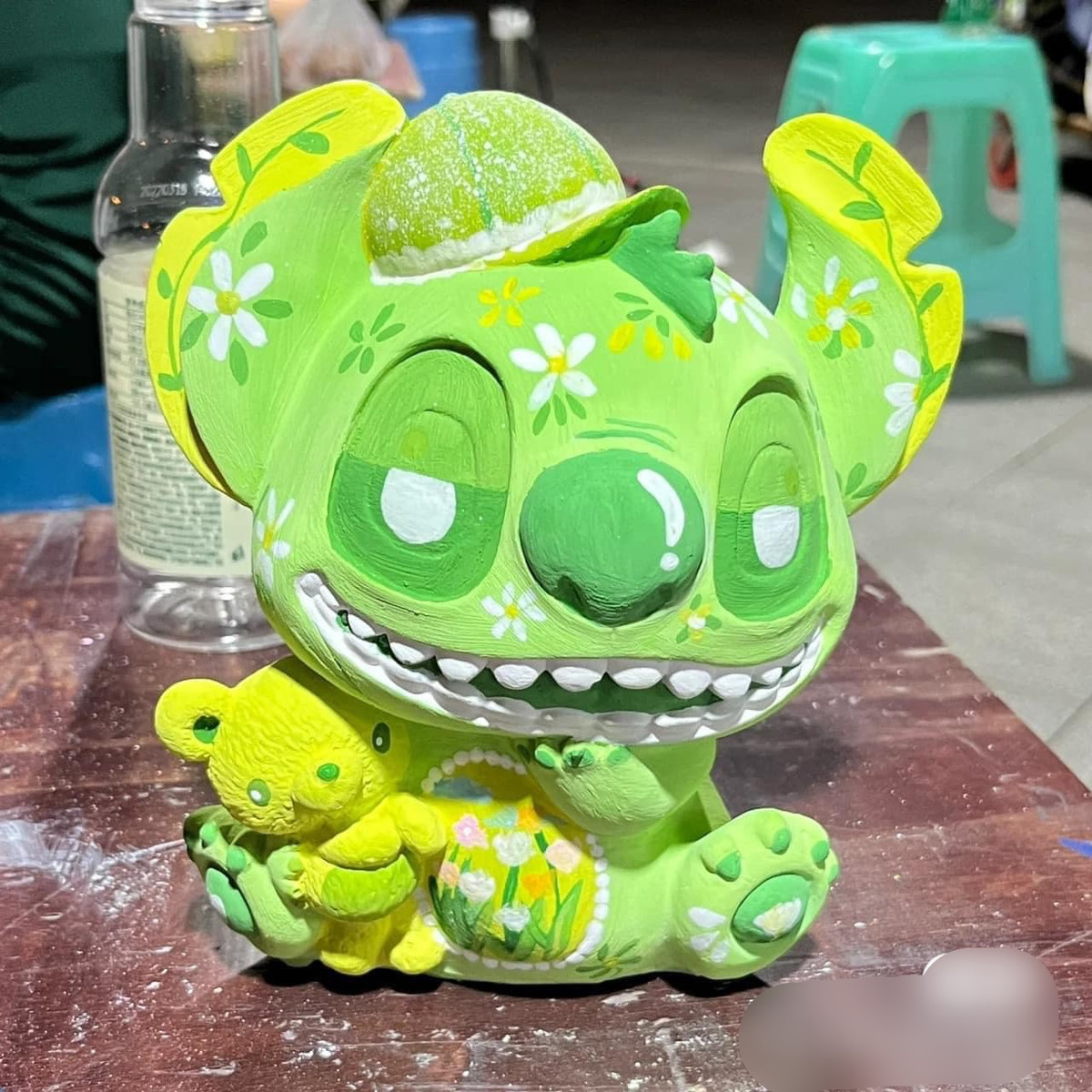 Tô tượng là trò chơi mang cả một bầu trời kí ức cùng với những kỉ niệm đáng nhớ của thế hệ 9x và đầu 2k. Đó là hình thức giải trí được ưa chuộng khi chưa có sự xuất hiện của điện thoại, máy tính.