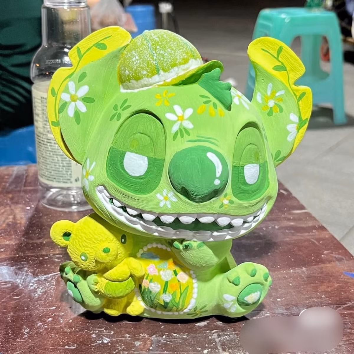 Tô tượng là trò chơi mang cả một bầu trời kí ức cùng với những kỉ niệm đáng nhớ của thế hệ 9x và đầu 2k. Đó là hình thức giải trí được ưa chuộng khi chưa có sự xuất hiện của điện thoại, máy tính.