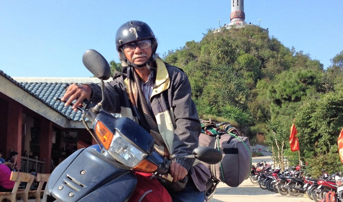 Chuyến đi đáng nhớ và phải kể đến trong hành trình làm phượt thủ của vợ chồng ông là chuyến đi bằng xe máy từ Long Xuyên đến cửa khẩu Bờ Y (Kon Tum) sang Lào, xuyên Việt từ Nam ra Bắc, xuất phát ở Mũi Nai (Hà Tiên) ra đến biển Móng Cái (Quảng Ninh). Ảnh: Phụ nữ Việt Nam