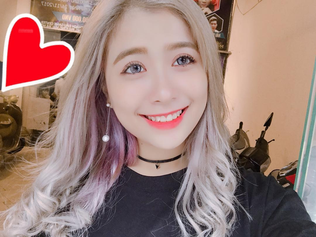 Sự trở lại của nữ streamer Milona lập tức thu hút theo dõi lớn với gần 10 nghìn lượt bày tỏ cảm xúc khác nhau cùng hơn 700 comment.