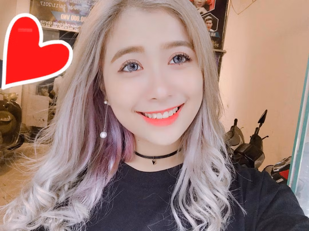 Sự trở lại của nữ streamer Milona lập tức thu hút theo dõi lớn với gần 10 nghìn lượt bày tỏ cảm xúc khác nhau cùng hơn 700 comment.
