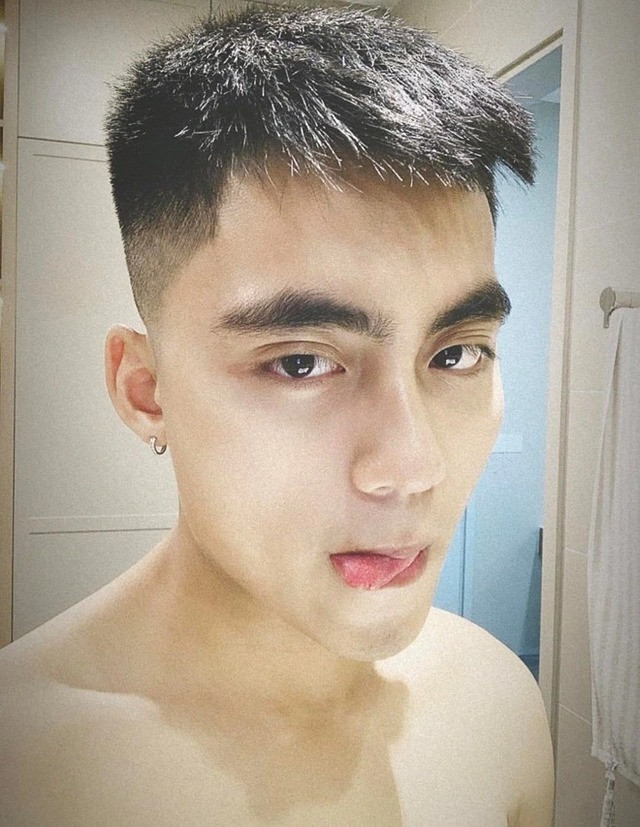 Dù vấp phải nhiều tranh cãi về giọng hát, không thể phủ nhận sức hút của MONO khi anh liên tục xuất hiện trong các clip xu hướng trên mạng xã hội.