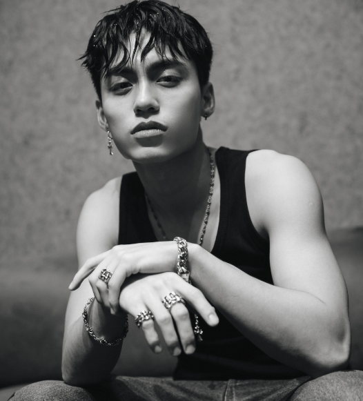 Đặc biệt, MONO tuyên bố anh là người tôn trọng tự do giới tính, vì thế anh hy vọng mọi người ngừng sử dụng những từ ngữ phân biệt giới tính khi chưa có được sự đồng ý.