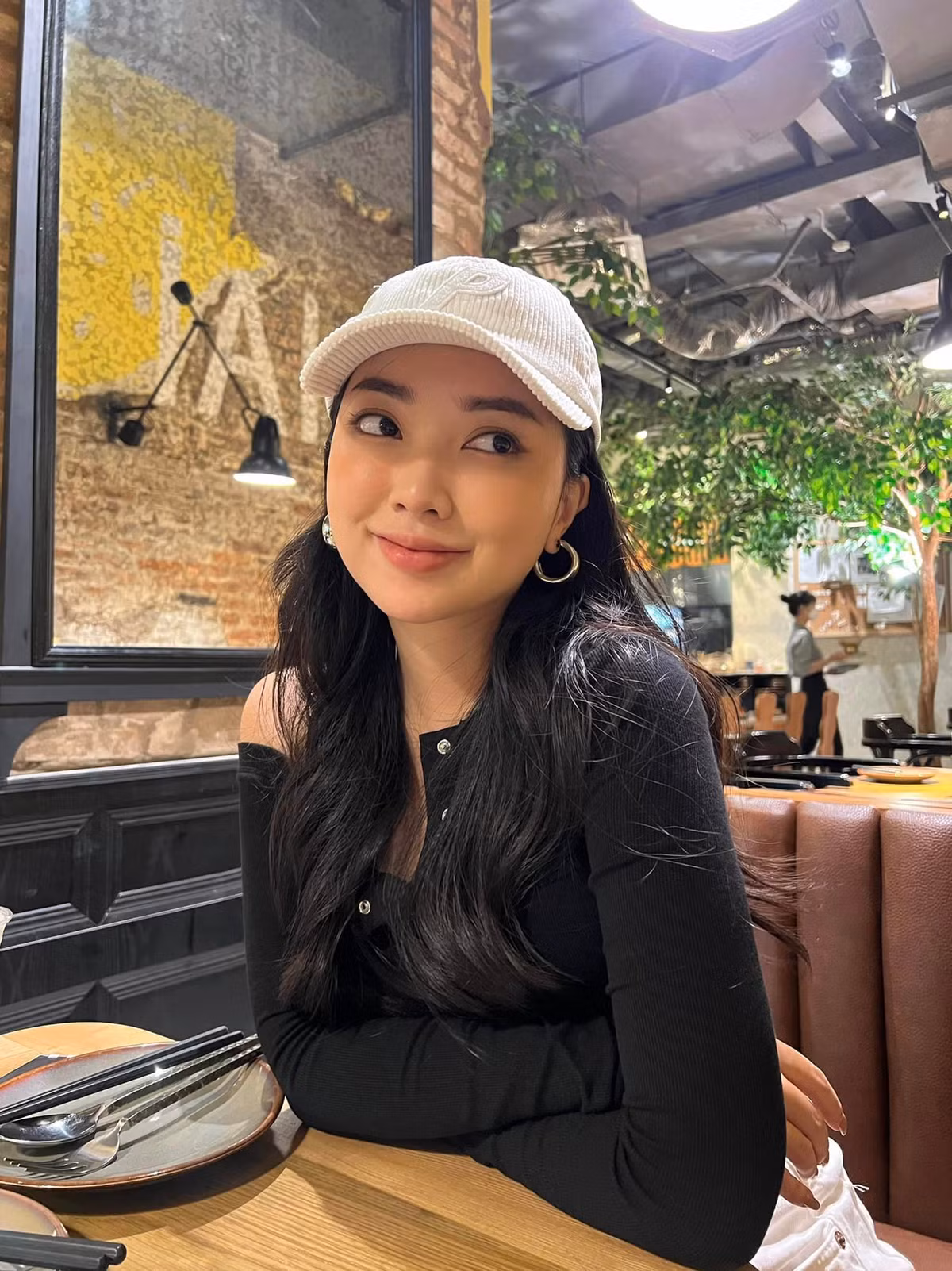 Nếu như trước đây, gái xinh Bắc Giang thu hút người nhìn bởi vẻ đẹp trong sáng, ngây thơ thì hiện tại, cô nàng mặn mà, quyến rũ hơn nhiều.