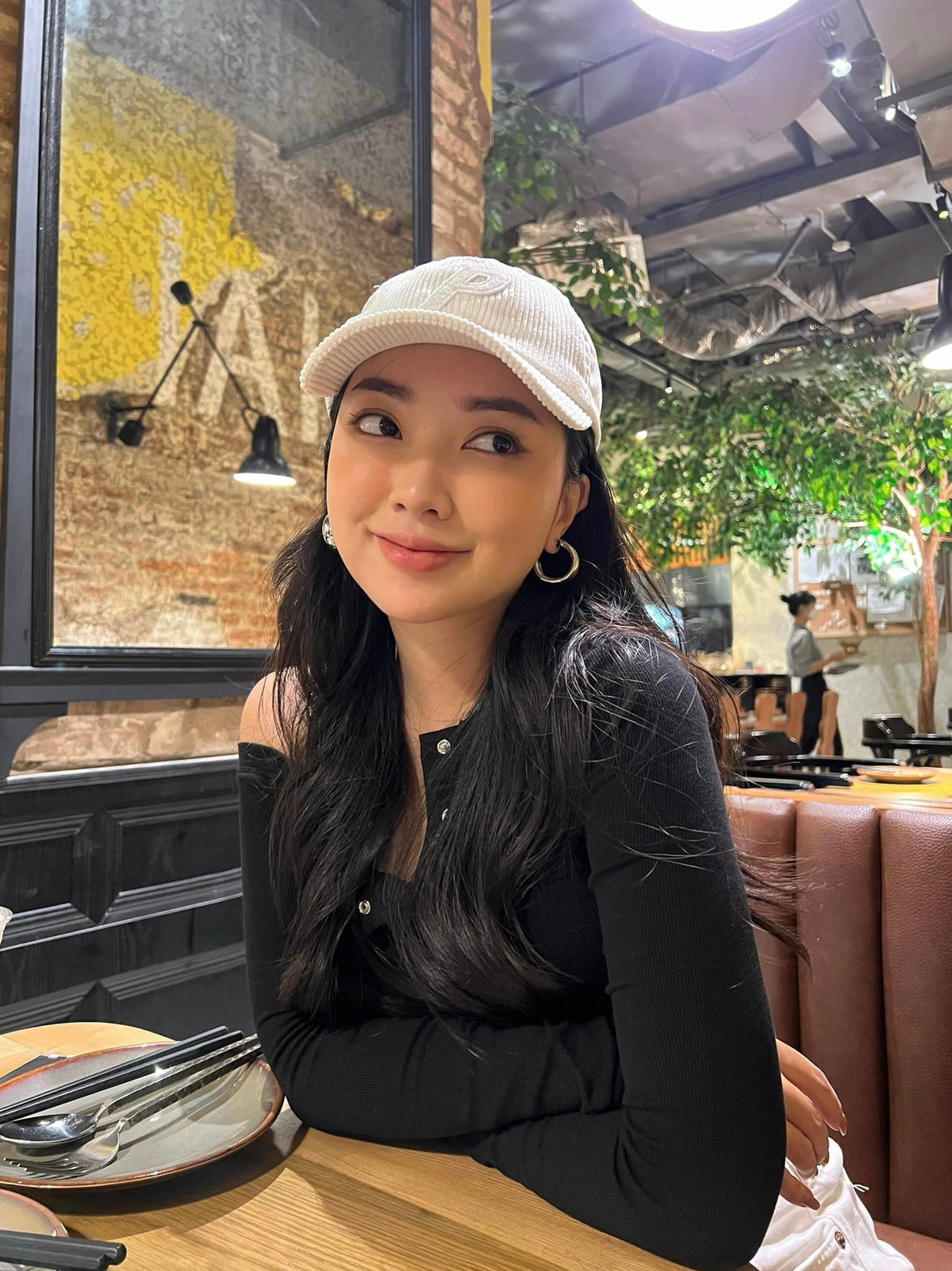 Nếu như trước đây, gái xinh Bắc Giang thu hút người nhìn bởi vẻ đẹp trong sáng, ngây thơ thì hiện tại, cô nàng mặn mà, quyến rũ hơn nhiều.