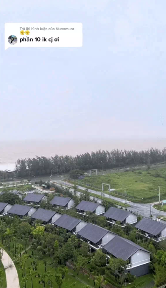 Sau khi gây tranh cãi với clip trước đó, nữ TikToker cũng thực hiện thêm nhiều đoạn clip khác để cập nhật tình hình bão ở Đà Nẵng.