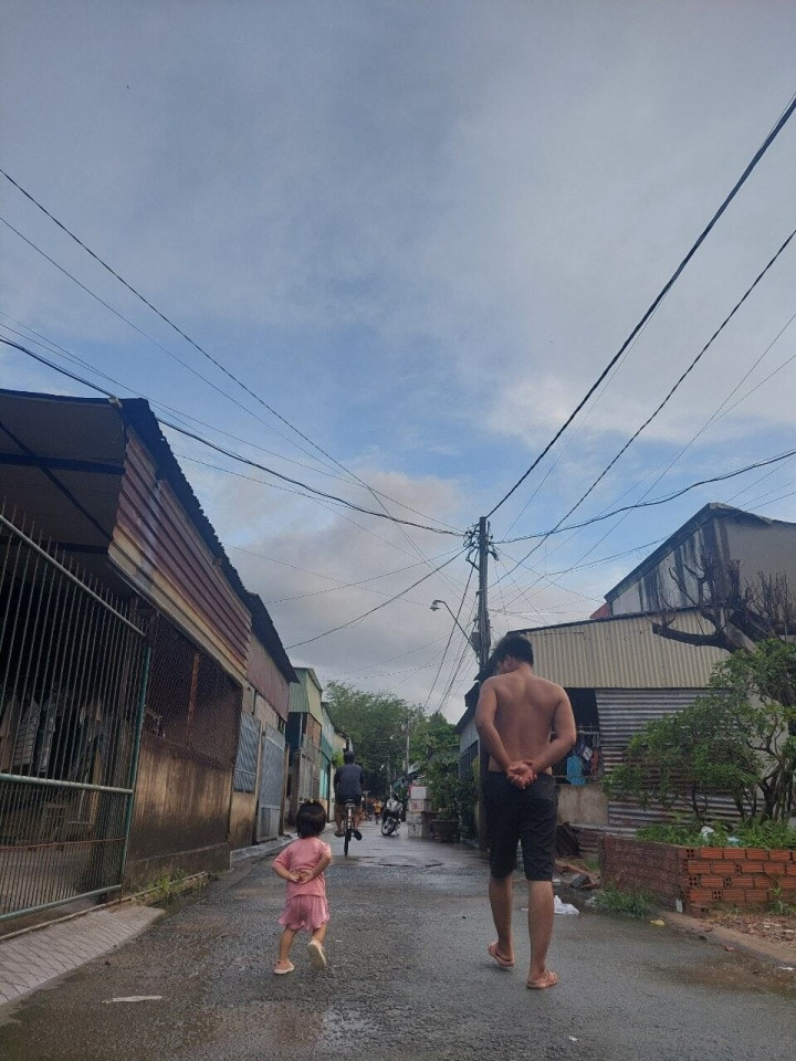 Hình ảnh cho thấy ra đường không sợ lạc mất vì nhìn phát là biết ngay con mình.