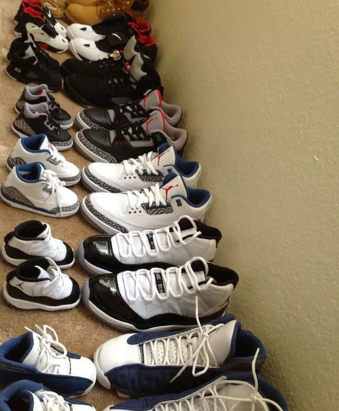 Bộ sưu tập giày cặp của 2 bố con cho thấy mẹ đã ra rìa từ lúc nào.