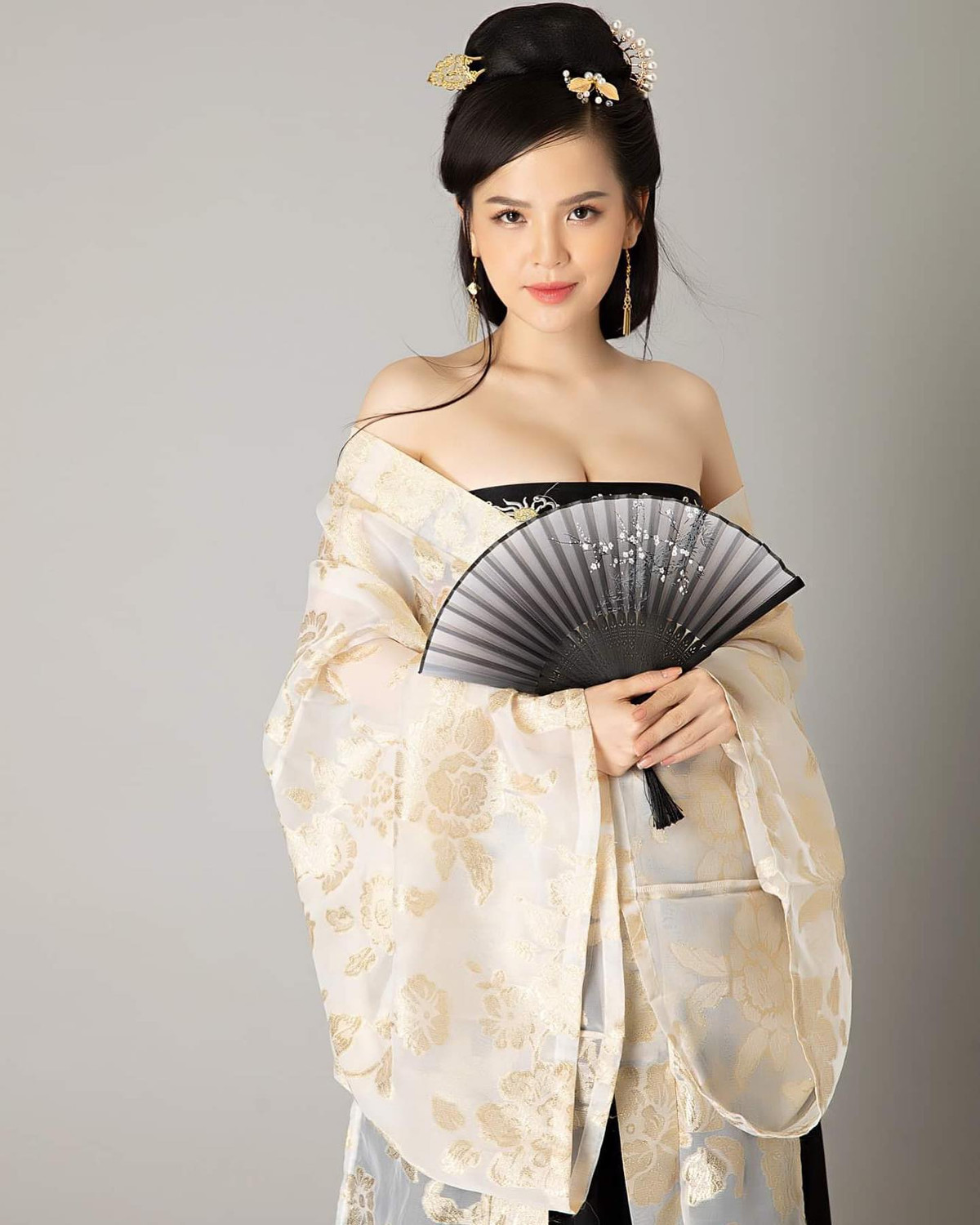 Không thể phủ nhận, ngoại hình xinh đẹp cùng vóc dáng gợi cảm là một trong những điểm cộng của Phi Huyền Trang.