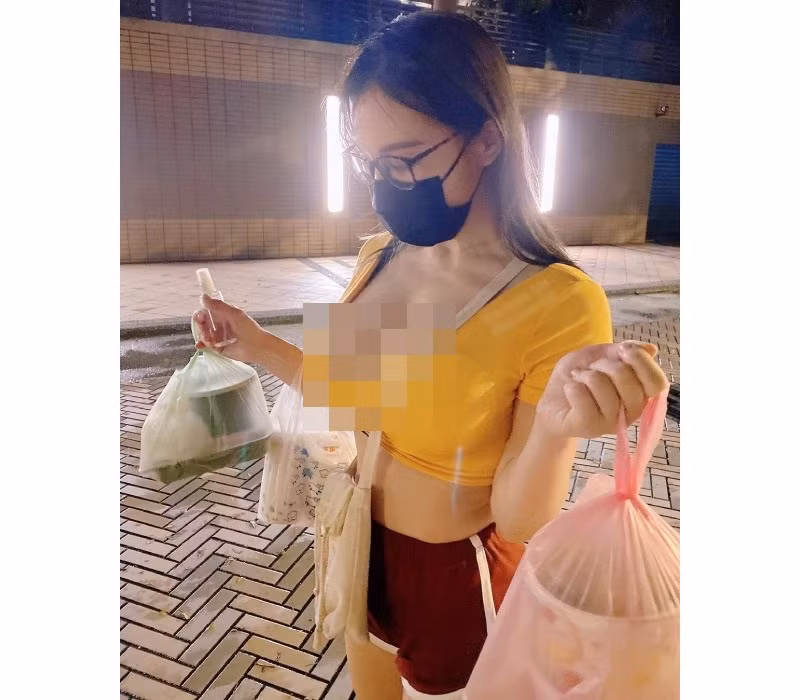 Theo tìm hiểu, tuy rằng hot girl Janie Lin không thuộc thế hệ hot girl trẻ 9X, 10X, cô nàng vẫn nhận được rất nhiều sự quan tâm của dân tình bởi sắc vóc nổi bật cùng gu thời trang đầy bắt mắt.