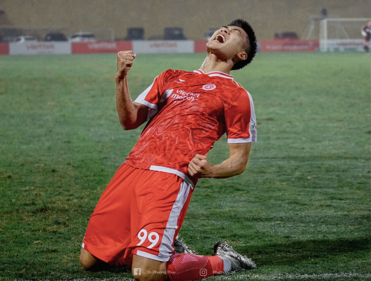 Nham Manh Dung va co giao hot girl khoe anh ky niem tinh yeu