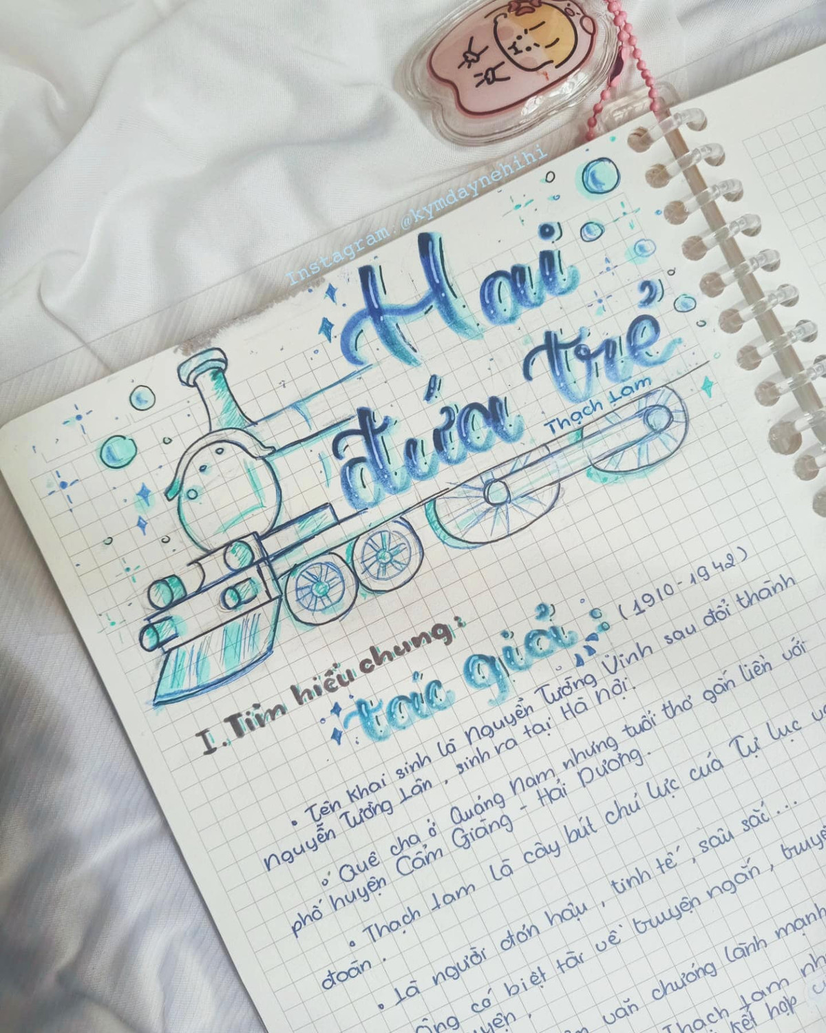 Tên tác phẩm nào được các cô cậu học trò trang trí cũng gây ấn tượng, trong đó phải kể đến một vài tác phẩm như là Hai đứa trẻ, Từ ấy, Tràng giang, Chiều tối, Chữ người tử tù, Bài ca ngất ngưởng, Tự tình,...