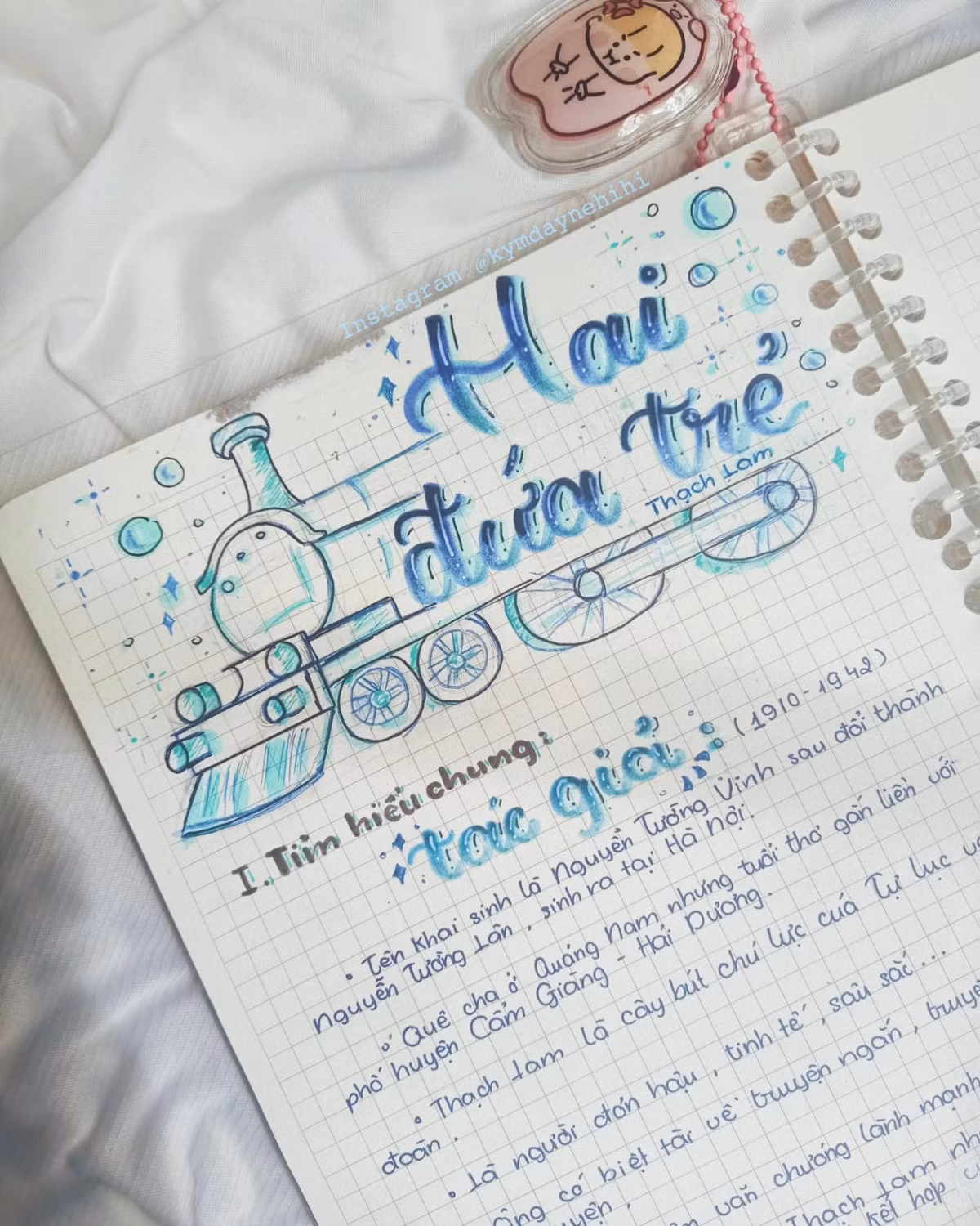 Tên tác phẩm nào được các cô cậu học trò trang trí cũng gây ấn tượng, trong đó phải kể đến một vài tác phẩm như là Hai đứa trẻ, Từ ấy, Tràng giang, Chiều tối, Chữ người tử tù, Bài ca ngất ngưởng, Tự tình,...