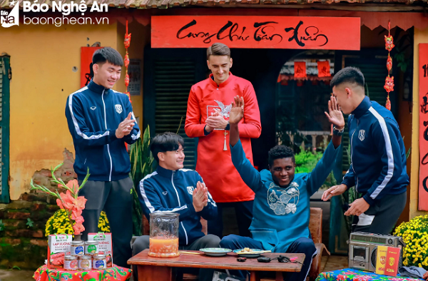 Ngoai binh SLNA han hoan don Tet co truyen Viet Nam-Hinh-8