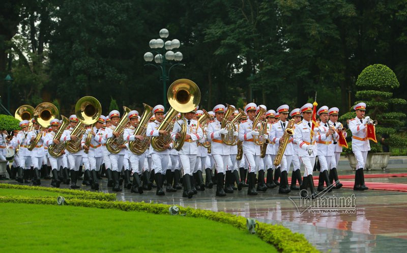 Chuyến thăm từ ngày 6-8/12, của Thủ tướng Campuchia Hun Sen được thực hiện theo lời mời của Thủ tướng Nguyễn Xuân Phúc. Hồi cuối tháng 9, Thủ tướng Hun Sen cũng dẫn đầu đoàn đại biểu tới Việt Nam viếng Chủ tịch nước Trần Đại Quang.