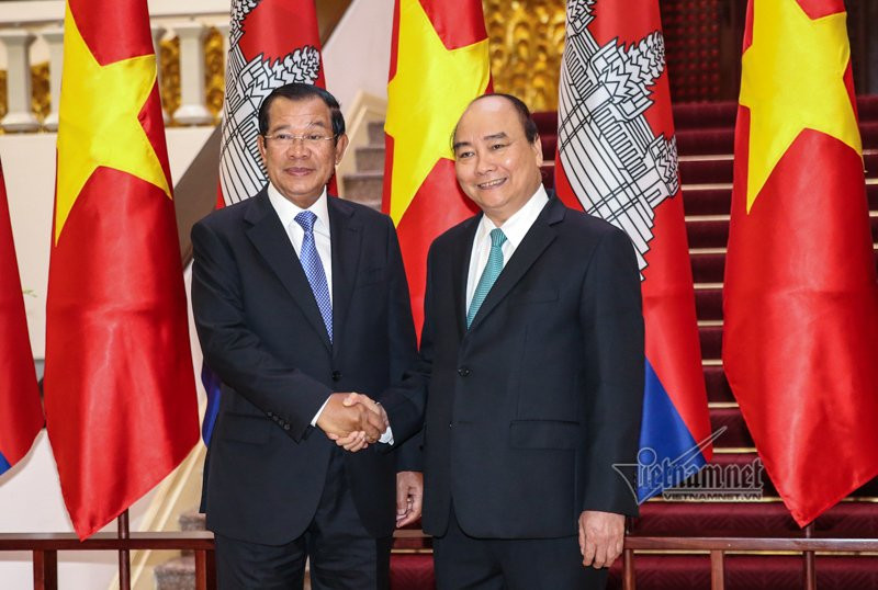 Thủ tướng Nguyễn Xuân Phúc và Thủ tướng Campuchia Samdech Techo Hun Sen.