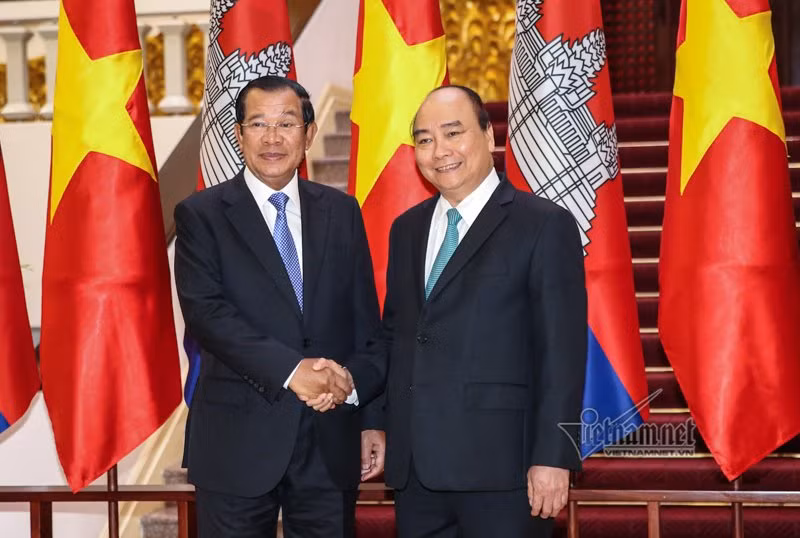 Thủ tướng Nguyễn Xuân Phúc và Thủ tướng Campuchia Samdech Techo Hun Sen.