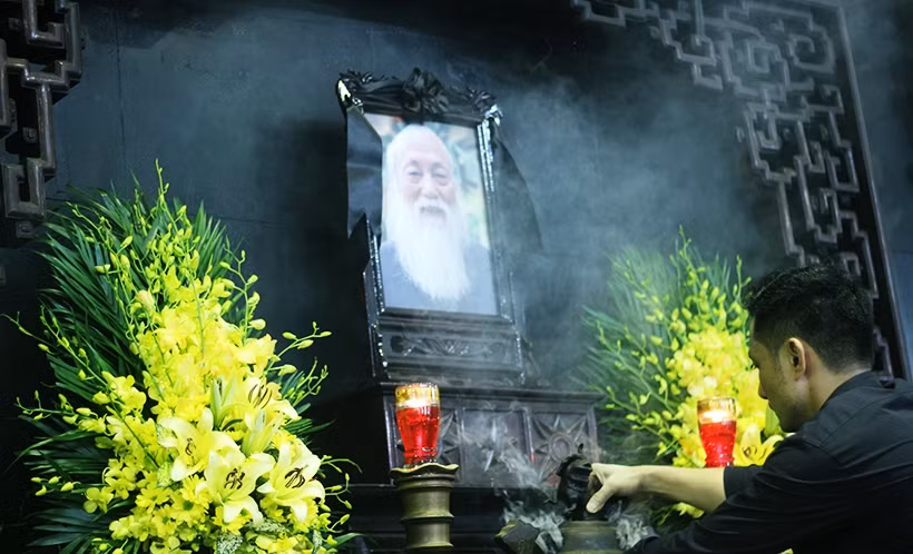 Sáng ngày 12/10, tại nhà tang lễ Bộ Quốc phòng (số 5 Trần Thánh Tông, Hà Nội) đã diễn ra lễ viếng PGS Văn Như Cương (SN 1937). Sau một thời gian chống chọi với căn bệnh ung thư, thầy Cương đã qua đời vào lúc 0h27 ngày 9/10, tại nhà riêng.