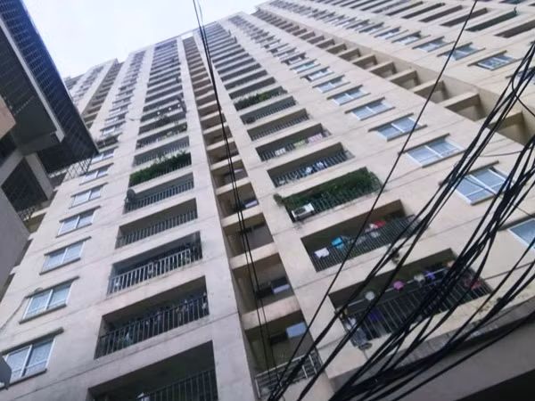 Bang hoang nguoi phu nu roi tu tang 20 chung cu Van Khe-Hinh-2