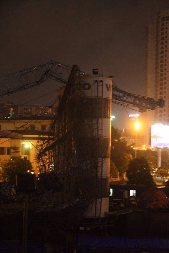 Hai can cau cong trinh Cong ty Co phan Vimeco gay do trong dem