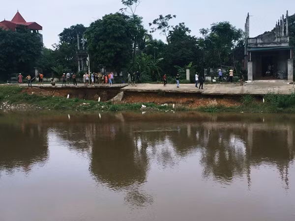 Ha Noi: Duong be tong moi dua vao su dung da sut lun-Hinh-5