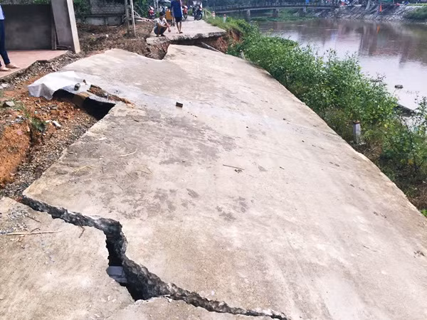 Ha Noi: Duong be tong moi dua vao su dung da sut lun-Hinh-2