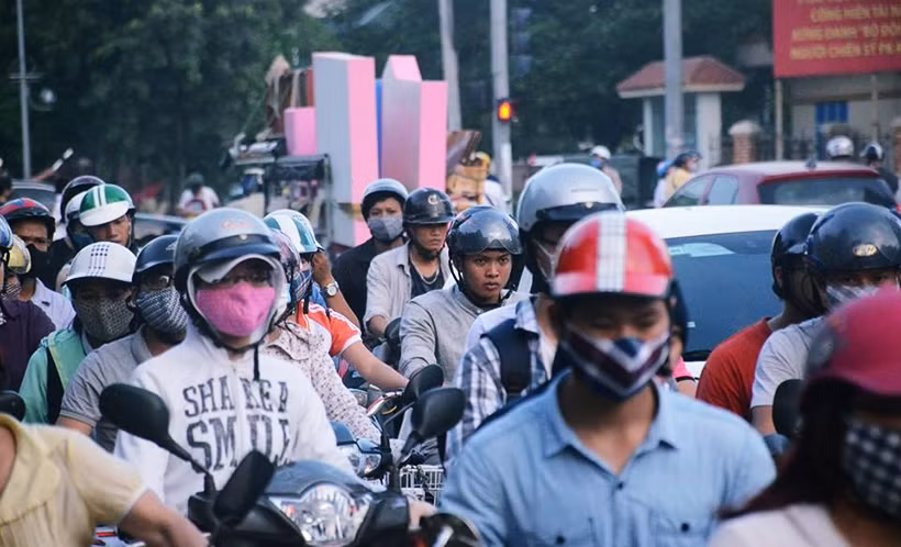 Cảnh chen chúc nhau nghẹt thở trên đường Trường Chinh, nhất là đoạn "nút thắt cổ chai".