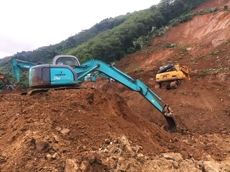 Thứ trưởng Lê Đình chỉ đạo đơn vị tư vấn đường sắt chịu trách nhiệm chính phối hợp cùng Sở GTVT Yên Bái nhanh chóng hoàn thiện hồ sơ xử lý bước 1 và gửi về Bộ trong thời gian sớm nhất để có phương án chuẩn bị kinh phí hỗ trợ khắc phục.