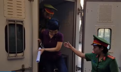 Ba Chau Thi Thu Nga chi tien ty de chay du an