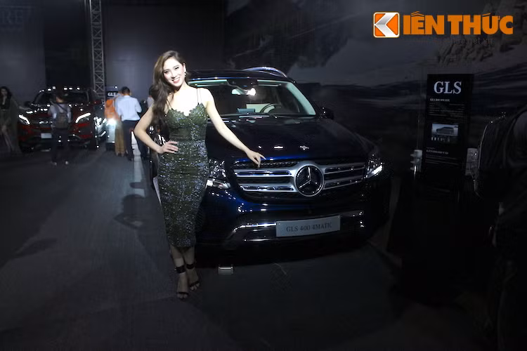 Một trong những tâm điểm của triển lãm lần này là mẫu xe SUV cỡ lớn hạng sang GLS-Class, được coi là "S-Class SUV". GLS được giới thiệu đến khách hàng Việt Nam với 4 phiên bản khác nhau – nhiều nhất trong phân khúc và có giá bán khởi điểm 3,899 tỷ đồng. Tất cả phiên bản đều được trang bị hễ dẫn động 4 bánh toàn thời gian 4MATIC của Mercedes-Benz.