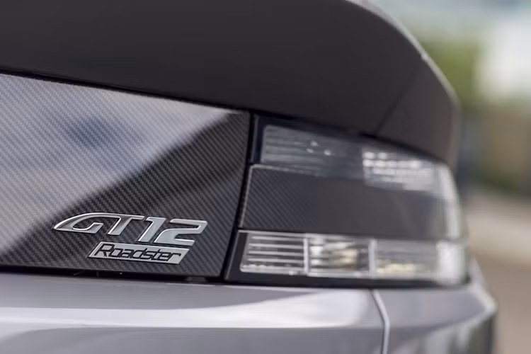Vừa được trưng bày lần đầu tại lễ hội tốc độ Goodwood ở Anh, Aston Martin chỉ sản xuất duy nhất một chiếc GT12 Roadster dành cho khách hàng bí ẩn. Giá của GT12 Roadster không được công bố, nhưng chắc chắn sẽ rất đắt do chiếc xe được chế tạo độc bản.