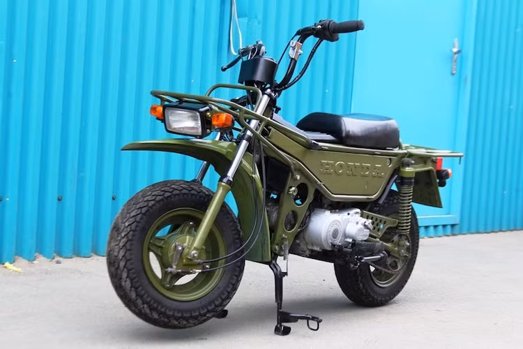 Có kiểu dáng "hầm hố", CT50 Motra được mệnh danh là "xe Jeep 2 bánh". Nó sử dụng hộp số 3 cấp tương tự như Honda Super Cub hay Chaly 50, nhưng còn có thêm 2 chế độ điều chỉnh mô-men xoắn cao/thấp nhằm dễ dàng vượt qua những địa hình khó, giống như đa số những chiếc ôtô off-road.