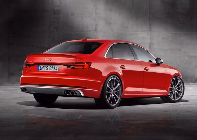 Trong đó, những điểm dễ nhận ra nhất là bodykit của xe chỉ được thay đổi nhẹ, và chi tiết dễ nhận ra nhất đó là bộ mâm 18 inch hoặc tuỳ chọn mâm 19 inch mới.