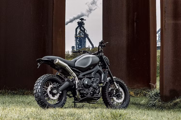 Để tham gia vào cuộc thi độ xe Yarrd Built do chính Yamaha tổ chức, bộ đôi này đã tạo ra một bản độ Yamaha XSR900 Monkeebeast. Mục tiêu của họ là tạo ra một chiếc xe scrambler theo chủ nghĩa tối giản nhưng vẫn có vẻ ngoài cực "ngầu" và "nguy hiểm".