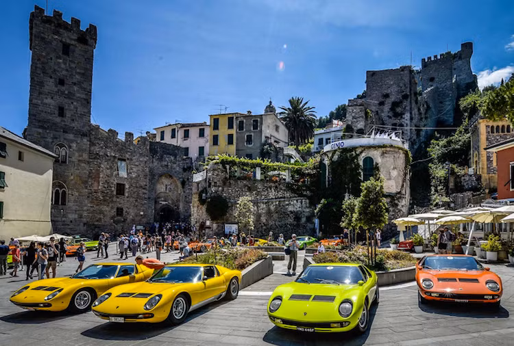 Góp mặt vào cuộc hành trình là hàng chục chủ xe Lamborghini trên toàn Thế giới. Họ đã không quản ngại chuyển những chiếc xe của mình tới Ý để tham dự Celebration Miura Tour.