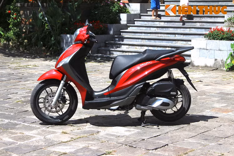 Theo Piaggio tại Việt Nam, hãng đã cố gắng thiết kế Medley S 150 với mục tiêu chú trọng tới từng tiểu tiết và vật liệu khác nhau, cũng như hướng tới tính công thái học hoàn hảo và sự tiện lợi khi sử dụng. Trọng lượng khô của chiếc xe là 132 kg.