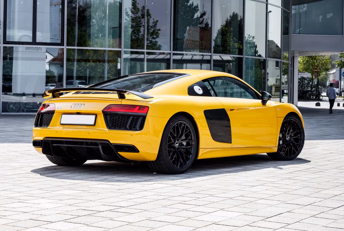 Cần lưu ý rằng không như các hãng xe đo công suất tối đa từ trục khuỷu động cơ, các chỉ số công suất của hãng độ Underground Racing được đo ở các bánh xe, khi đã trừ đi mức hao hụt khi thông qua hệ truyền động. Chính vì vậy công suất đo tại trục khuỷu trên các bản độ của hãng sẽ còn cao hơn nữa!