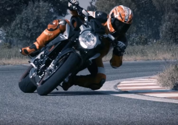 Hãng MV Agusta hiện chưa công bố giá cho phiên bản Diablo Brutale 800 mới của hãng, tuy nhiên chắc chắn rằng chiếc xe sẽ đắt hơn bản Brutale thường ít nhất là 500 USD.